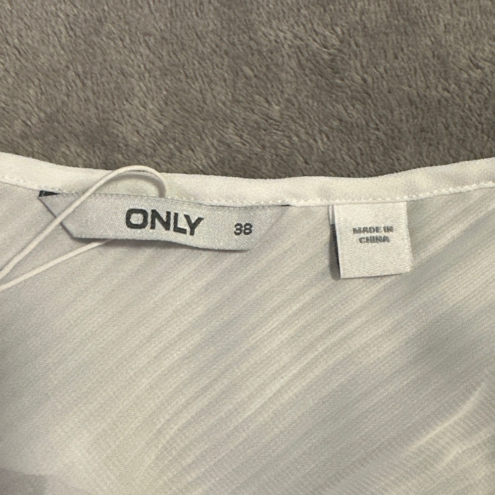 ONLY plisse-pleated sheer white sleeveless v-neck flowy blouse size 38 Onlirena - Picture 5 of 8